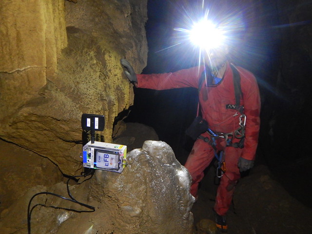Wireless mesh network in a cave