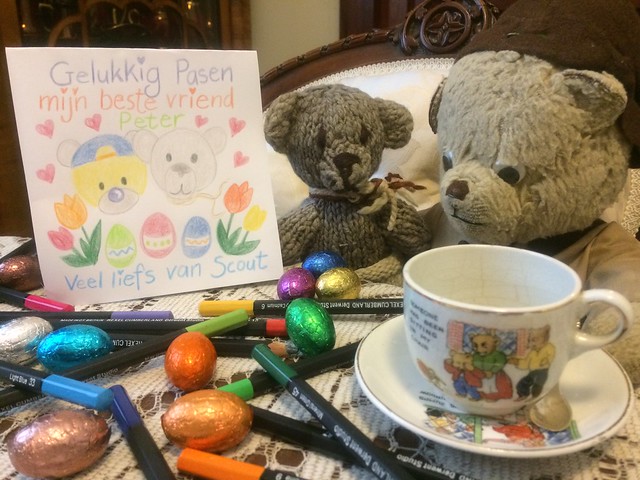 Paddington and Scout Share Easter Greetings in Dutch