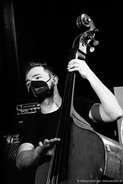 Valentin Czihak: bass
