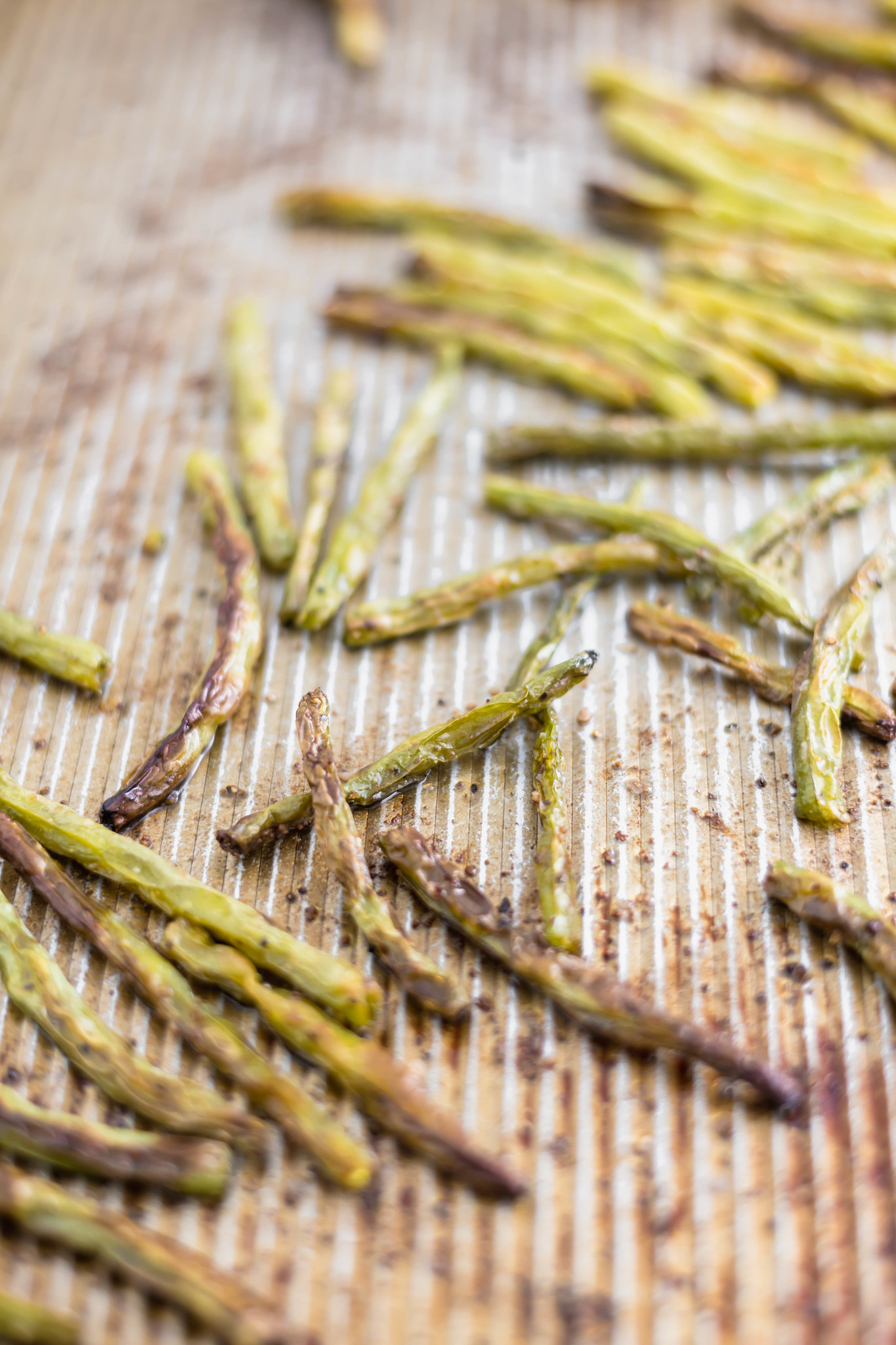 Need an easy side dish that takes less than 30 minutes? These Roasted Green Beans are super simple to make and go with everything.