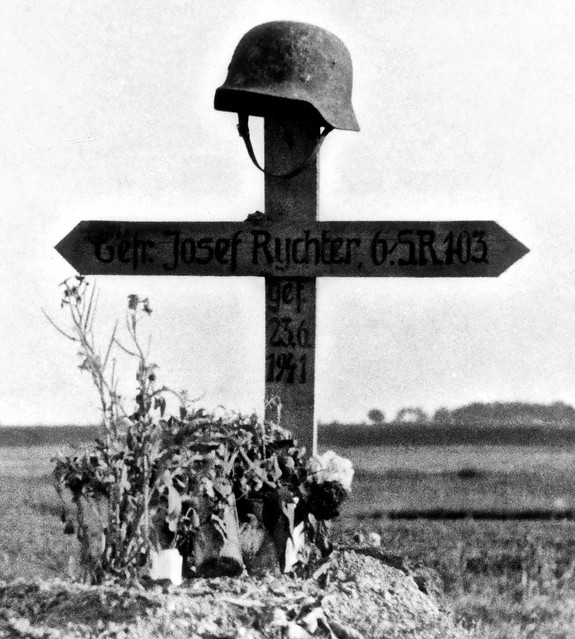 The grave of a fallen German soldier in Świerszczów, Poland 1941