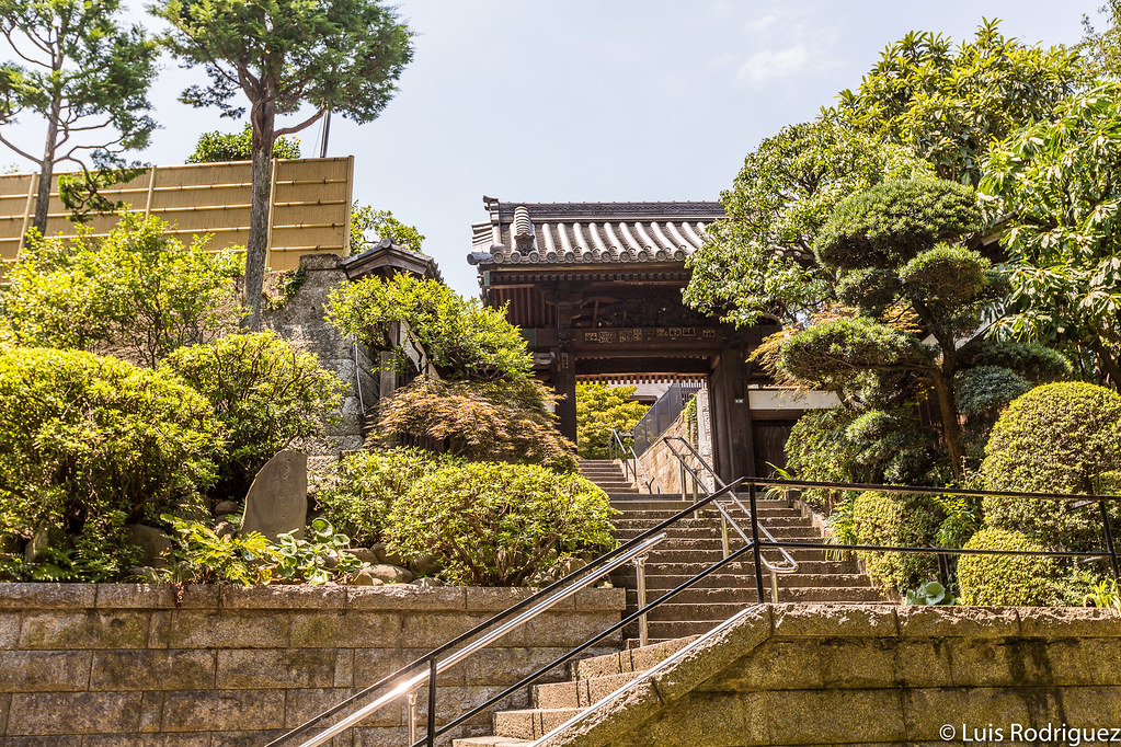 Escaleras de subida al templo Renkoji