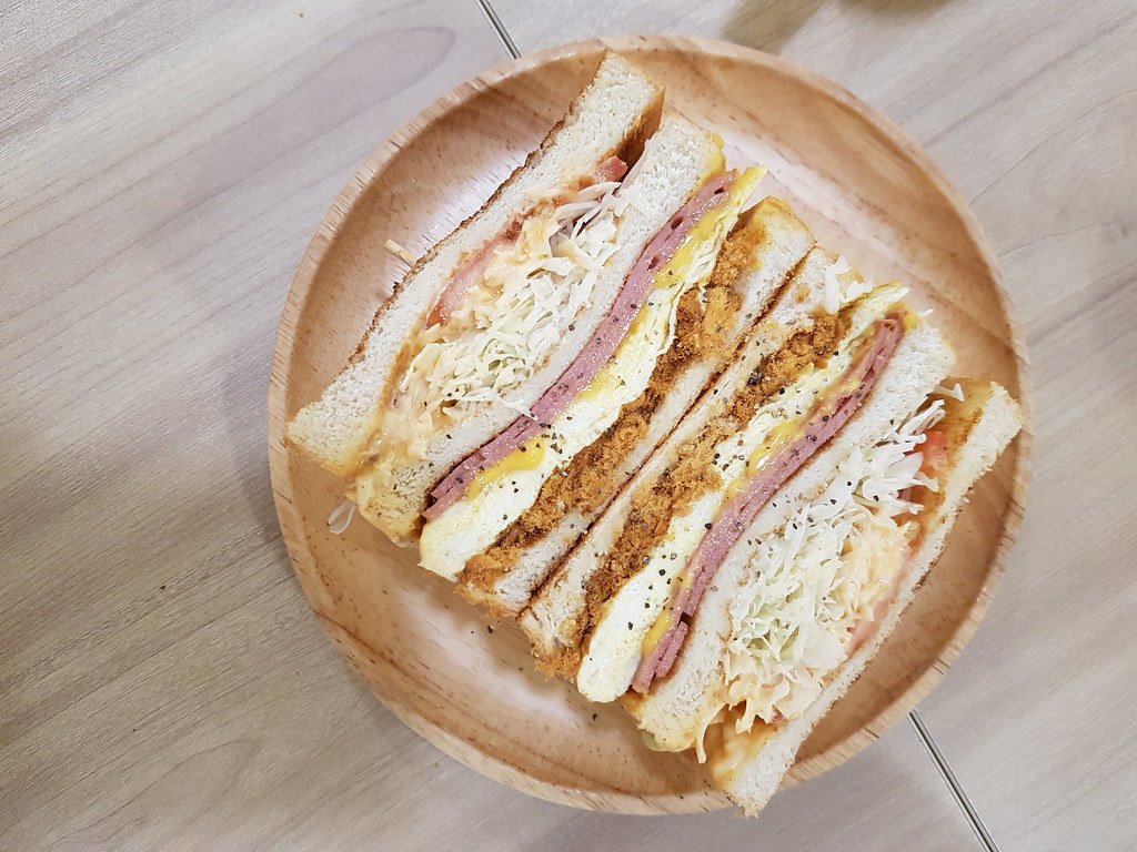 火腿肉鬆總匯加起司 Jumbo Ham Chicken Floss Sandwich w/Cheese rm$14 @ 多司号 The Toast House SS15