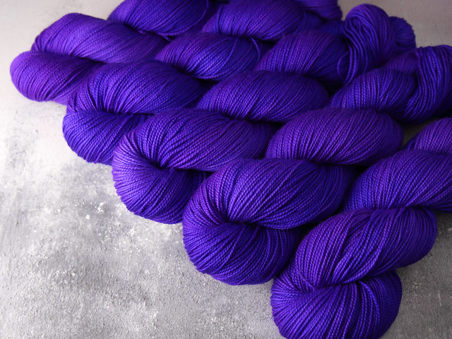 Favourite Sock – pure merino 4 ply/fingering hand dyed superwash wool yarn 100g – ‘Surreal’