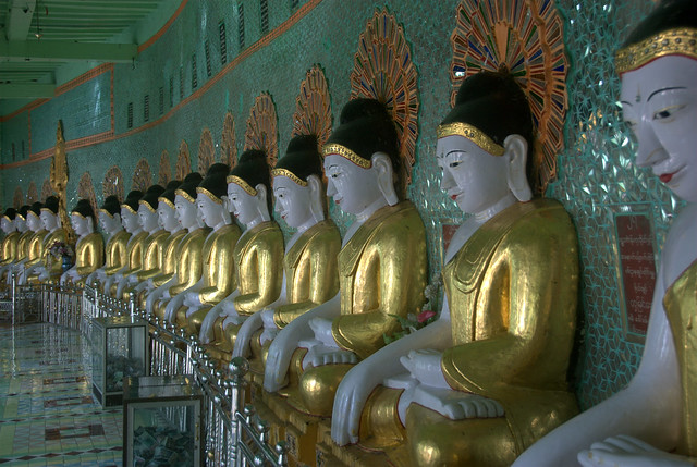Buddha cave statues