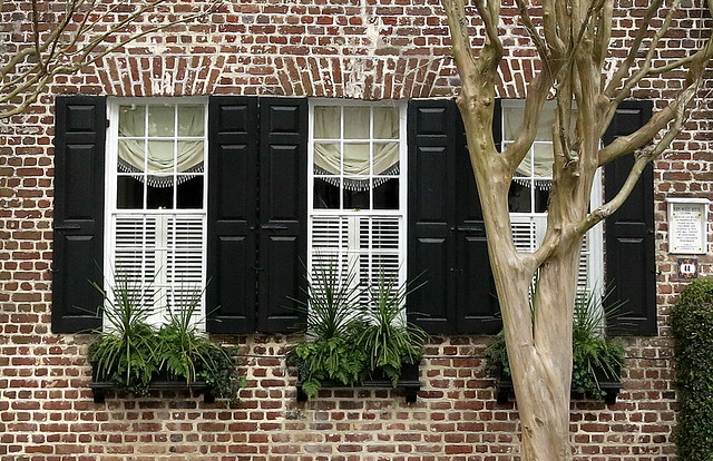 Window dressing:  The John McKee House (c.1796), 44 King Street, Charleston, SC