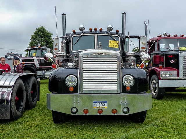 Ted Moser's 1969 Mack B-75 Semi Tractor