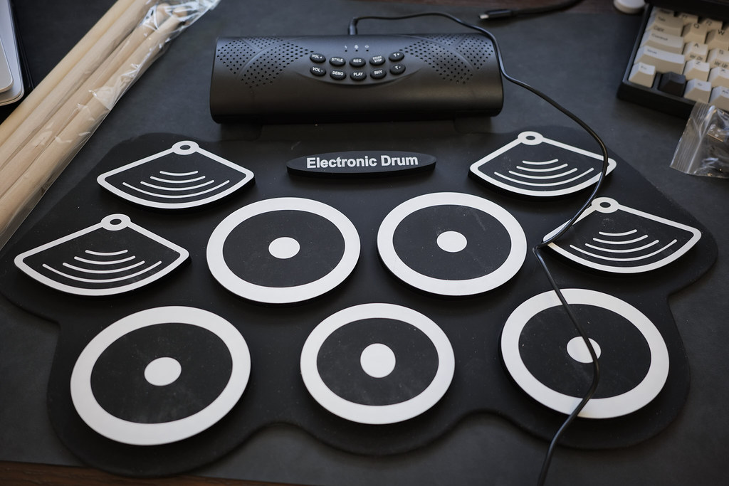 2020年最新版 電子ドラム ポータブルドラム Bluetooth機能付き 9個 
