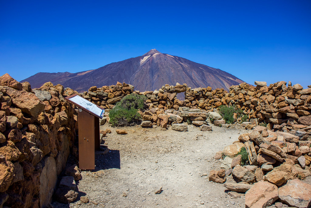 Restos del primer observatorio astronómico en Guajara