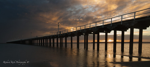 australia queensland herveybay urangan sea beach pier jetty structure architecture sunrise seascape landscape clouds sun canon stormclouds