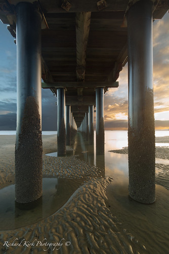 australia queensland herveybay urangan pier jetty pillars landscape structure architecture sunrise texture canon