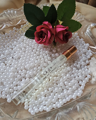 Frolicking in Bed of Roses with Carl & Claire Lady EDP (A Review)