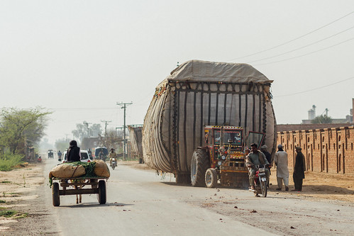 adamcohn pakistan haul streetphotographer streetphotography tractor travelphotographer travelphotography