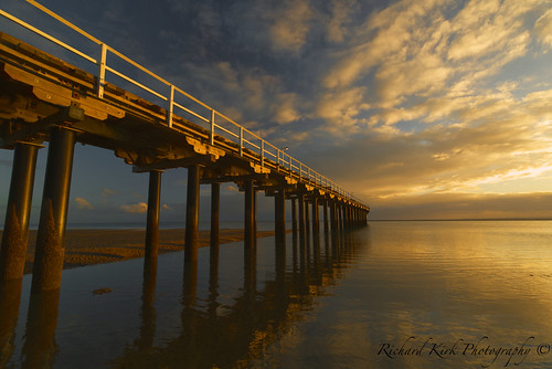 australia queensland herveybay urangan pier jetty sea beach sunrise seascape landscape clouds canon reflections