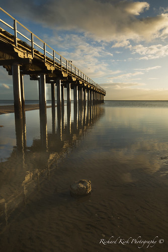 australia queensland herveybay urangan pier jetty landscape seascape sea canon reflection sky clouds
