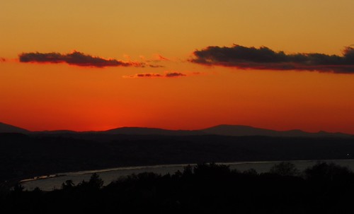 a sunset without special effects by prdsra, <a href="https://www.youtube.com/watch?v=MoC5susKLKg" rel="noreferrer nofollow">[Gloria]</a>


Here 
