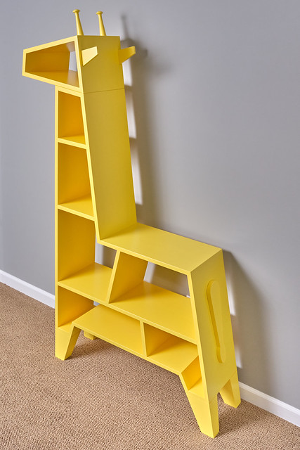 DIY Giraffe Bookcase