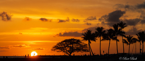 oahuhawaiiapril2021 sunset sunrisesandsunsets sunsets ocean waikiki hawaii beach pacific pacificocean halekoa fortderussystatepark honolulu oahu april 2021 sailboat