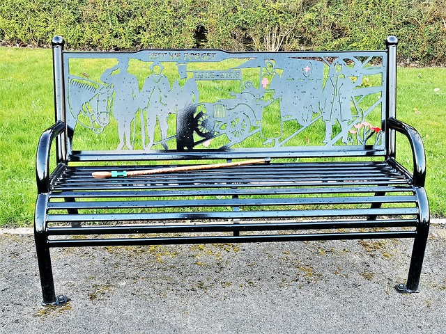 'Lest We Forget' Memorial Bench