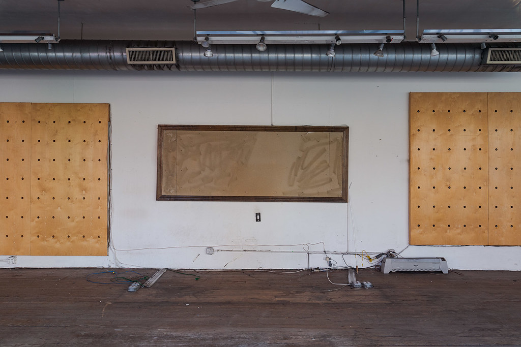 Empty Retail (former clothing store), Brooklyn, 2021.
