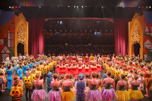 Cena 11 - Consagração da Plenitude - Final - Espetáculo: A Bela e a Fera - Escola de Dança Teatro Guaira 2016