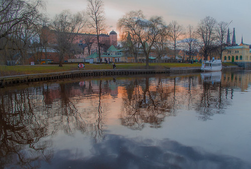 Uppsala by RdeUppsala, in april, before the leaves break out, the castle stands up in the distance.../ Uppsala, april, inna