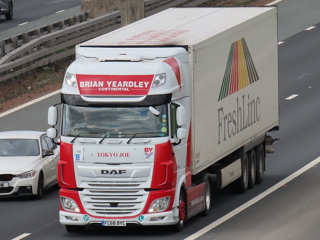 Brian Yeardley Continental (Tokyo Joe) DAF-XF, FC68BYC On The A1M Southbound