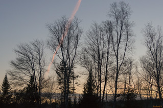 Trace blanche d'avion, coucher de soleil - White plane trace, sunset, Canada - 3950