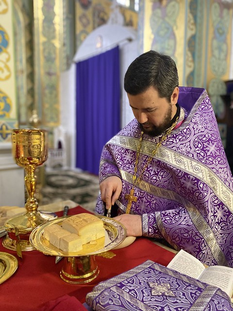 11 апреля 2021, Митрополит Кирилл совершил Литургию во Владимирском соборе Ставрополя