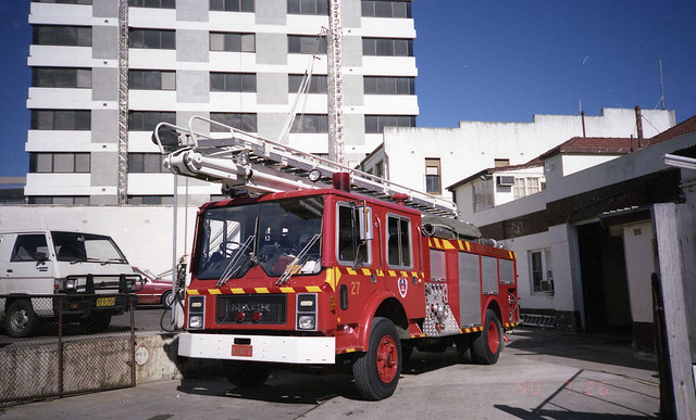 1990 LADDER FIRE TRUCK