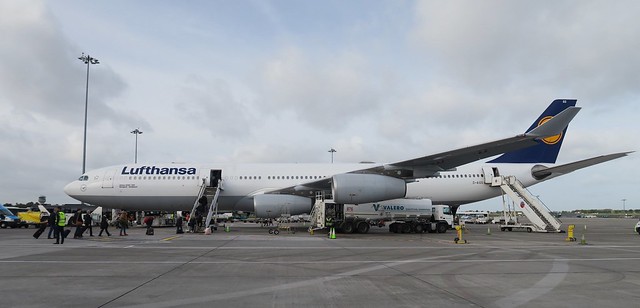 Lufthansa A340 'D-AIGS'