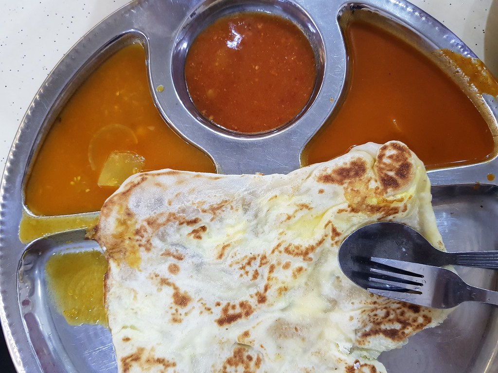 印度蛋煎餅 Roti Telur rm$2.30 &印度奶拉茶 Teh Tarik rm$1.60 @ AYC Curry House USJ4