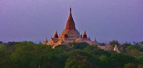 MYANMAR ,Burma - Old-Bagan, Sonnenuntergang mit Blick von der imposanten Shwesandaw-Pagode(Tempel) auf die Ananda-Pagode 78292/13572 | by roba66