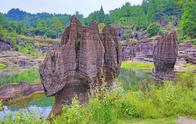 The Red Stone Forest 湖南紅石林 : Hunan Province, China.
