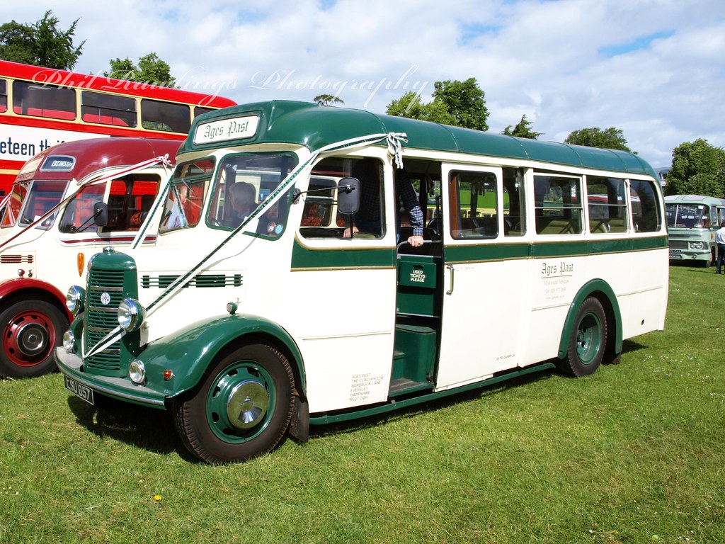 Modèle Réduit AUTOBUS BEDFORD OB - Année 1947 - Échelle 1:43 - Marque IXO - Neuf