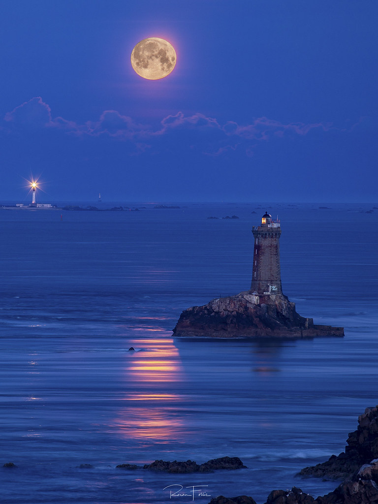 Le phare de la Vieille au clair de lune