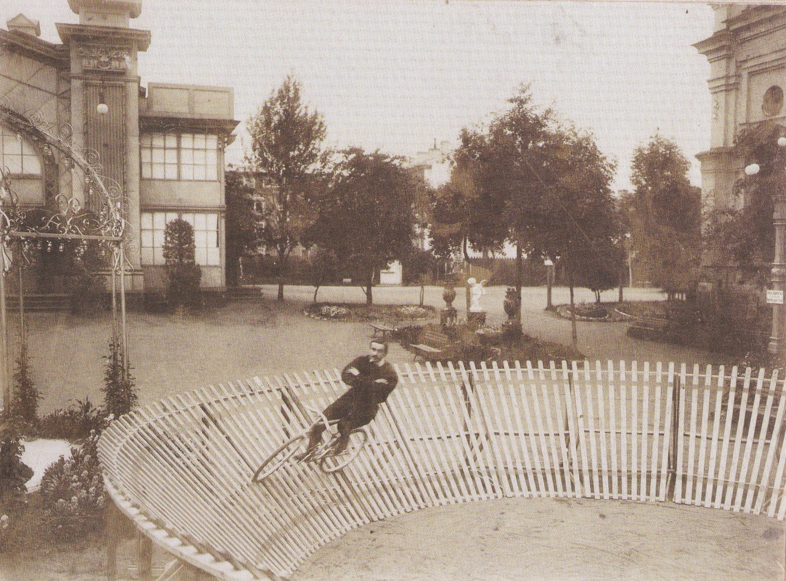1904. Велотрек в саду Буфф