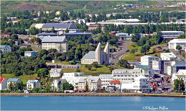 Akureyrarkirkja ou L'église d'Akureyri