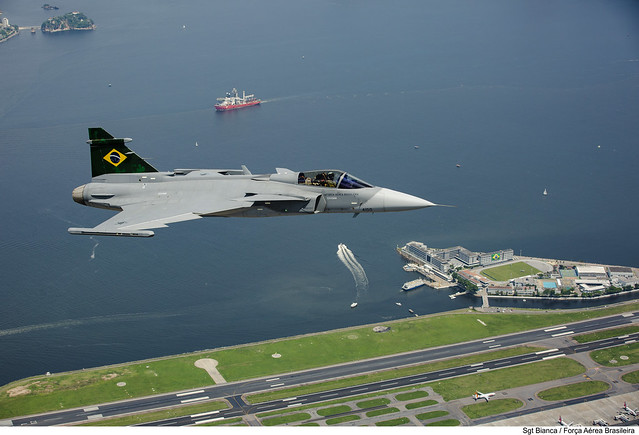 F-39E Gripen sobrevoando Rio de Janeiro