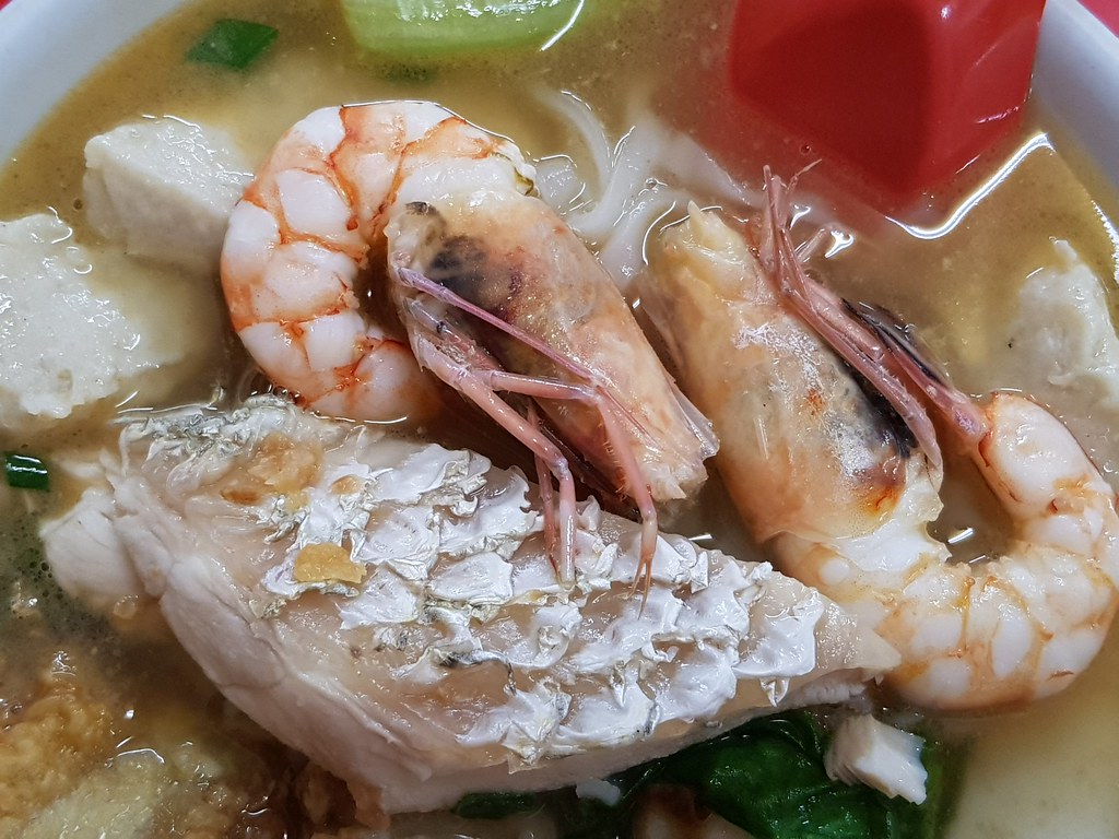 加料魚滑粉 Mixed Fish Noodle rm$12 & 奶茶"細" TehC rm$1.80 @ Restoran S.K Lim 茶餐室 SS14