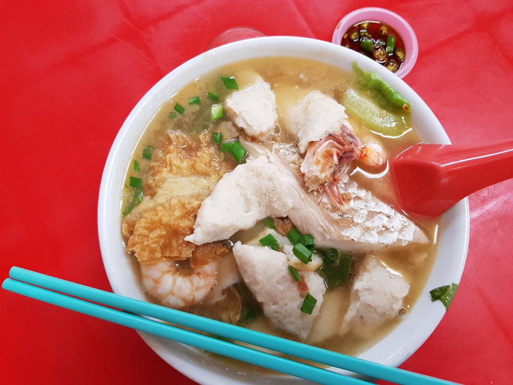 加料魚滑粉 Mixed Fish Noodle rm$12 & 奶茶"細" TehC rm$1.80 @ Restoran S.K Lim 茶餐室 SS14