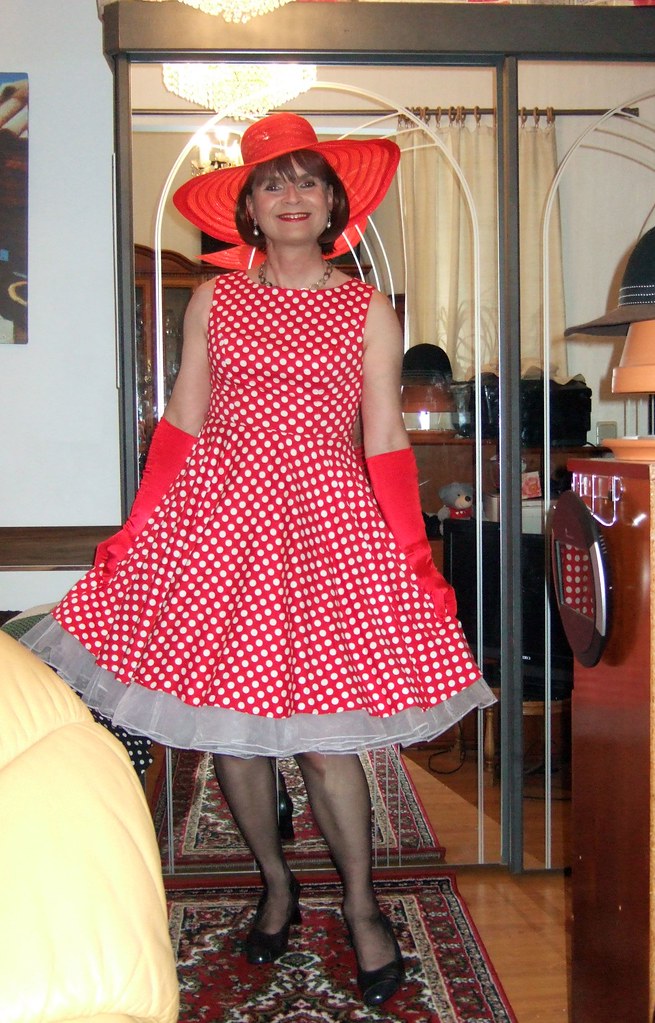 Pretty Woman | Me dressed in a 50s summer dress with pettico… | Flickr