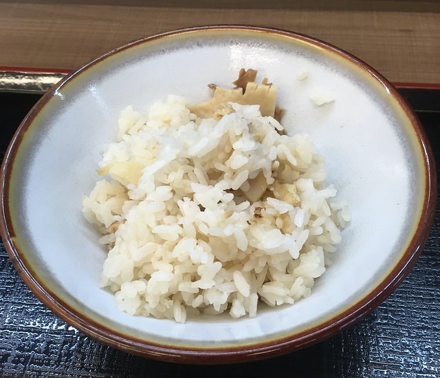 ヤハタのすしべんの味噌ラーメンと竹の子ご飯