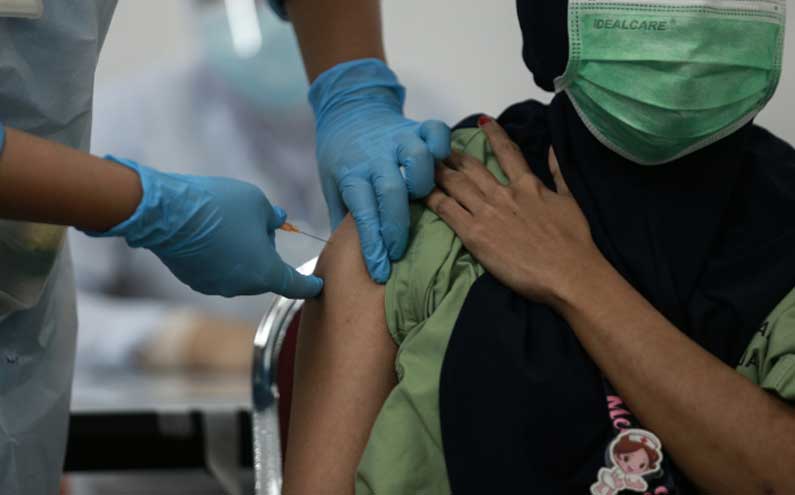 Allow vaccinated Malaysians returning from Singapore to quarantine at home