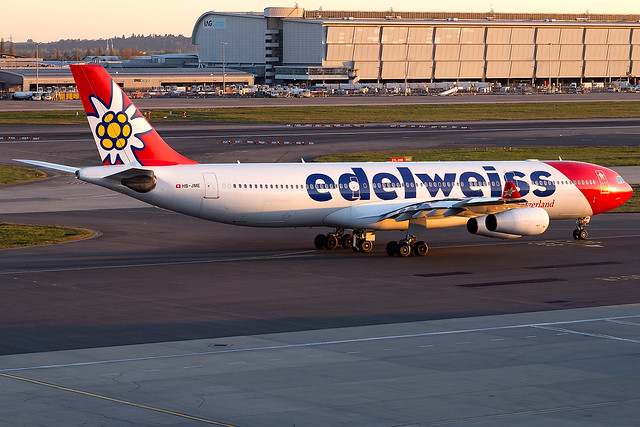 HB-JME Edelweiss A340-300 L:ondon Heathrow