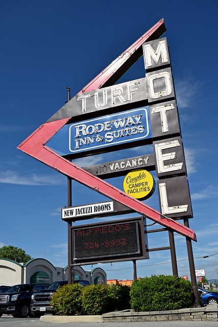 Sign for Turf Motel [02]