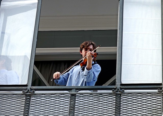 El violinista sobre el balcón