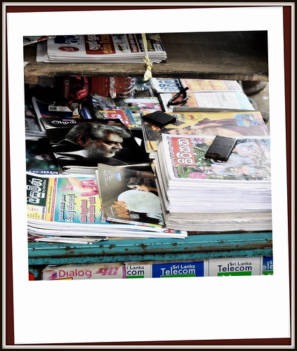 La presse locale .....rue de Kandy au Sri Lanka . The local press ..... rue de Kandy in Sri Lanka. | by scoubidou13