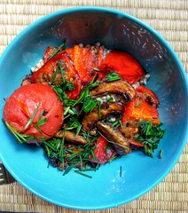 buckwheat+roasted mushrooms & veggies with wild parsley 🍅🍄