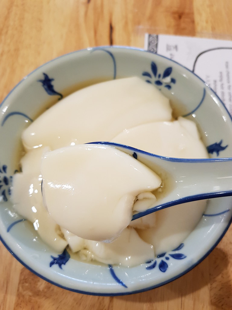豆腐花配菊花 Tofu fah w/Chrysanthemum rm$4.20 @ Dáo Desserts SS15